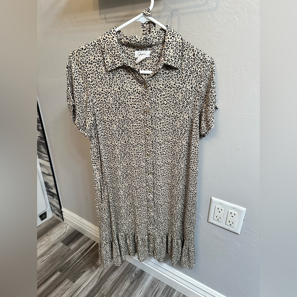 NWOT leopard casual dress with pockets. Size Small. Dress by Jespa